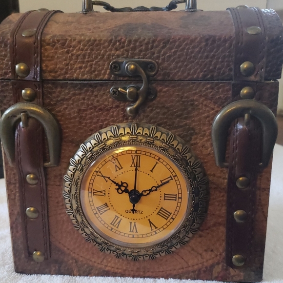 Clocks - Picture 4 of 4